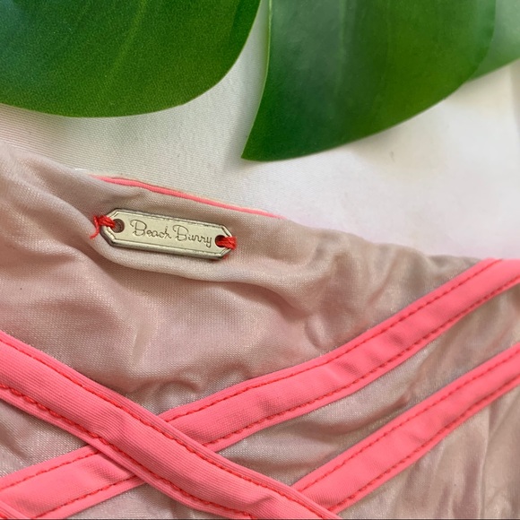 BEACH BUNNY - Shop Now - Picture 3 of 11